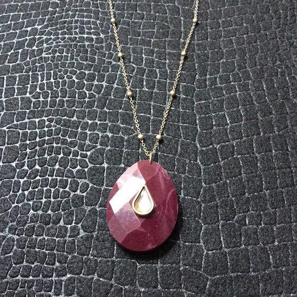 Beautiful Faceted Resin Necklace - Picture 3 of 3